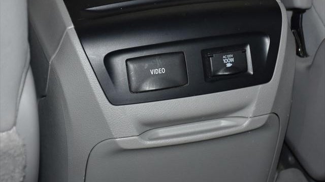 2015 Toyota Sienna XLE 7-Passenger Auto Access Seat