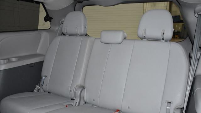 2015 Toyota Sienna XLE 7-Passenger Auto Access Seat