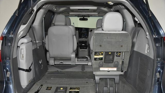 2015 Toyota Sienna XLE 7-Passenger Auto Access Seat