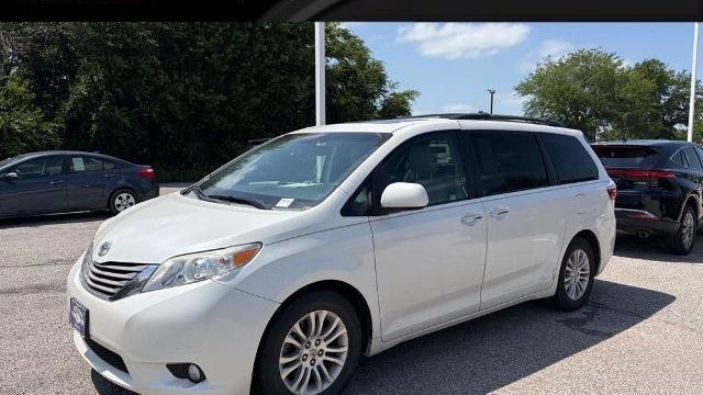 Preowned 2015 Toyota Sienna XLE 7-Passenger Auto Access Seat for Sale
