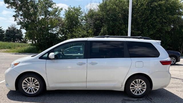 2015 Toyota Sienna XLE 7-Passenger Auto Access Seat
