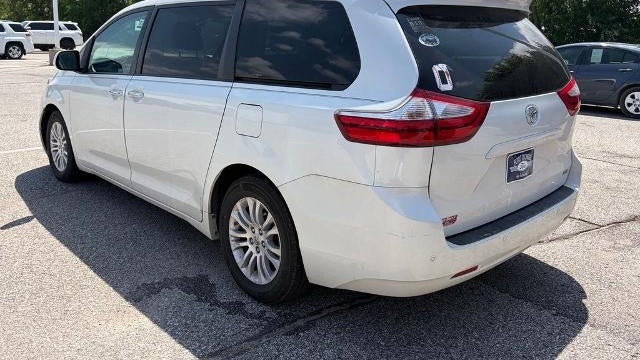 2015 Toyota Sienna XLE 7-Passenger Auto Access Seat
