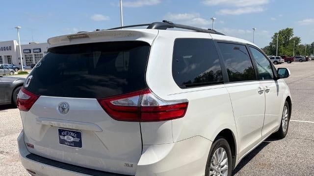 2015 Toyota Sienna XLE 7-Passenger Auto Access Seat
