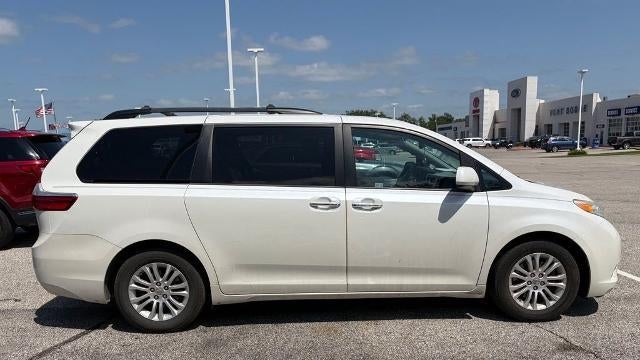 2015 Toyota Sienna XLE 7-Passenger Auto Access Seat