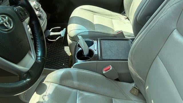 2015 Toyota Sienna XLE 7-Passenger Auto Access Seat