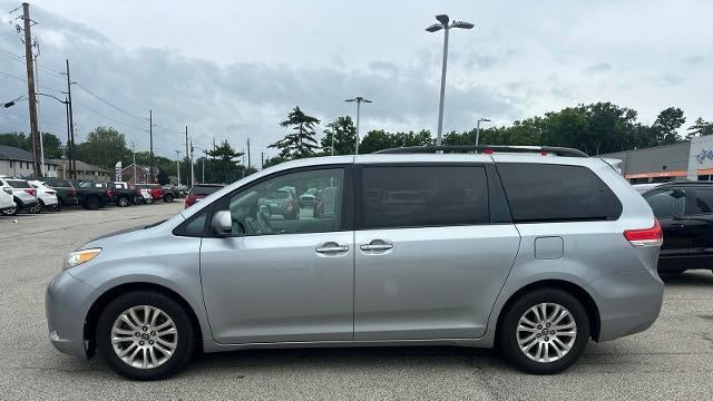 2014 Toyota Sienna XLE 7-Passenger Auto Access Seat