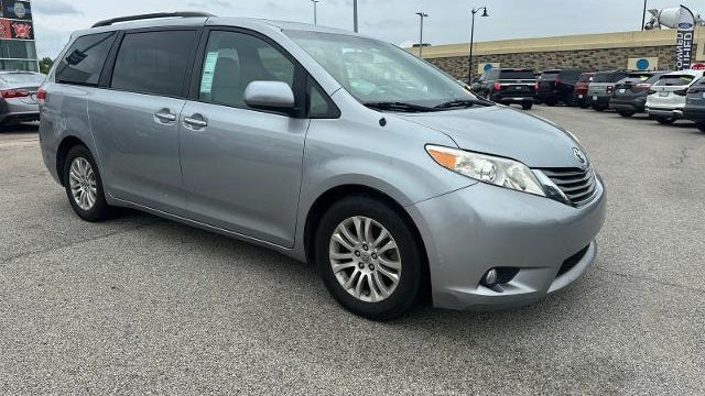 Preowned 2014 Toyota Sienna XLE 7-Passenger Auto Access Seat for Sale