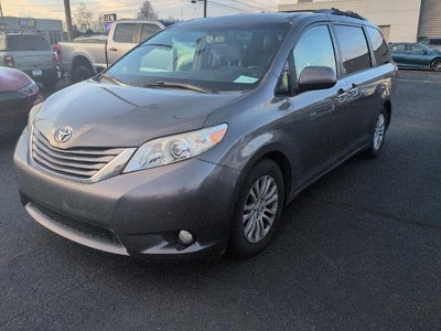 2015 Toyota Sienna XLE 7-Passenger Auto Access Seat 4DR Mini-Van