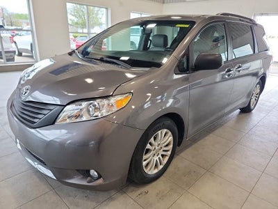 2016 Toyota Sienna XLE 7-Passenger Auto Access Seat 4DR Mini-Van