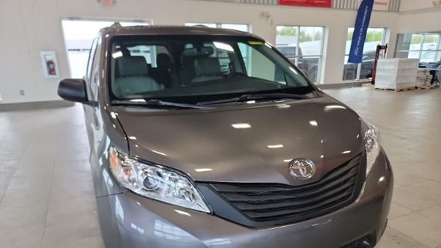 2016 Toyota Sienna XLE 7-Passenger Auto Access Seat