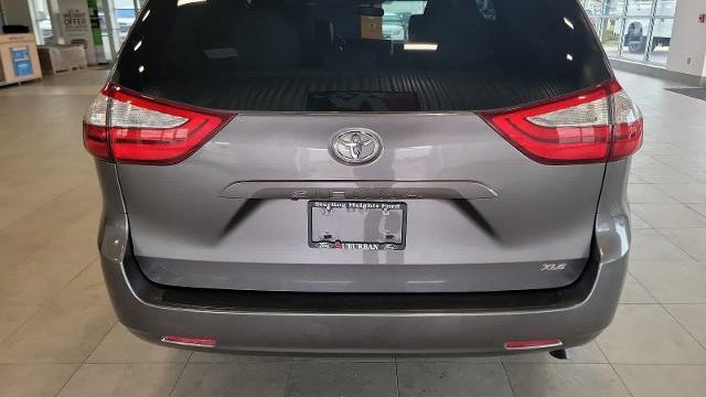 2016 Toyota Sienna XLE 7-Passenger Auto Access Seat