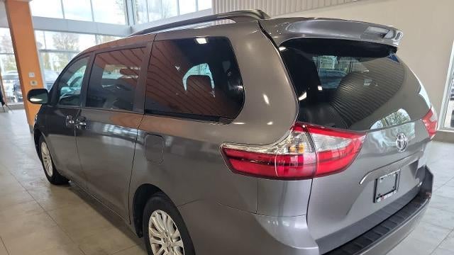 2016 Toyota Sienna XLE 7-Passenger Auto Access Seat
