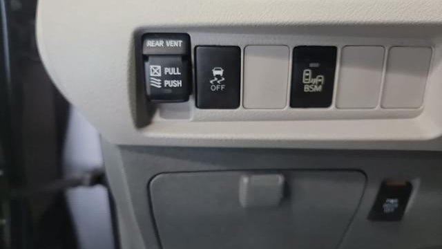 2016 Toyota Sienna XLE 7-Passenger Auto Access Seat