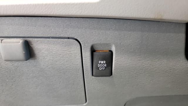 2016 Toyota Sienna XLE 7-Passenger Auto Access Seat
