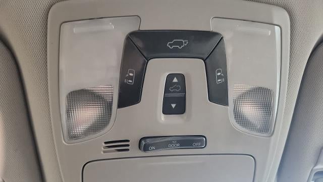 2016 Toyota Sienna XLE 7-Passenger Auto Access Seat