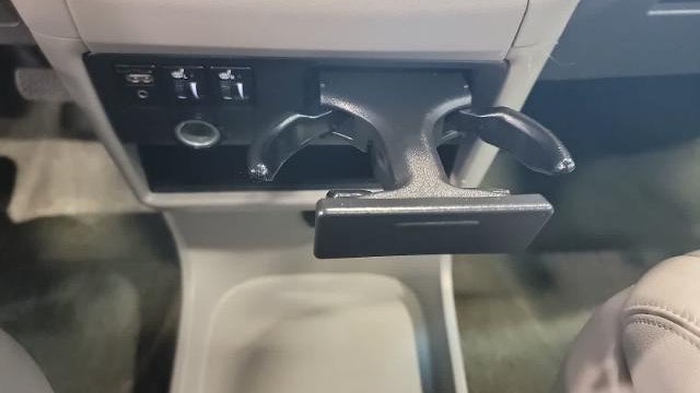 2016 Toyota Sienna XLE 7-Passenger Auto Access Seat