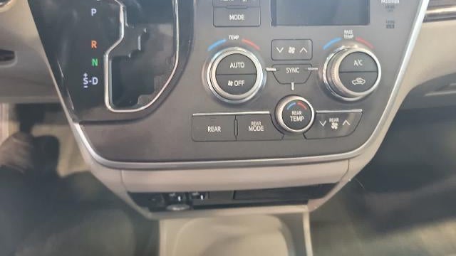 2016 Toyota Sienna XLE 7-Passenger Auto Access Seat