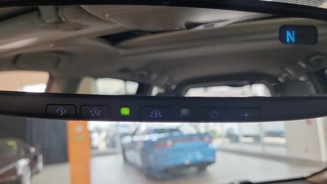 2016 Toyota Sienna XLE 7-Passenger Auto Access Seat