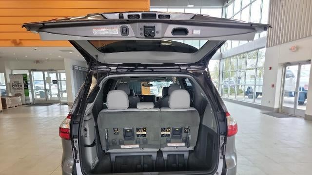 2016 Toyota Sienna XLE 7-Passenger Auto Access Seat