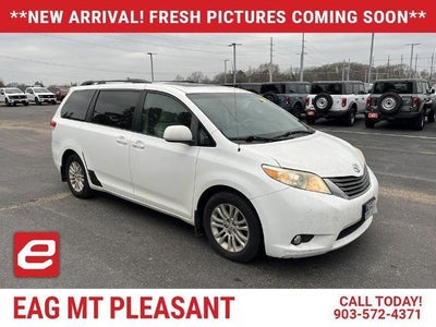 2011 Toyota Sienna XLE 8-Passenger 4DR Mini-Van