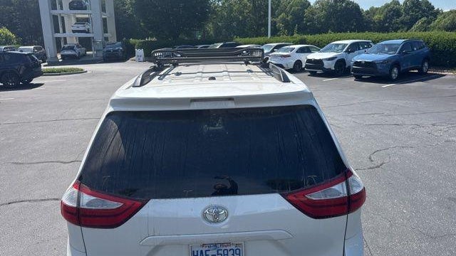 2015 Toyota Sienna XLE 7-Passenger Auto Access Seat