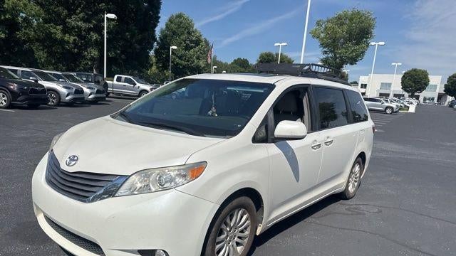 2015 Toyota Sienna XLE 7-Passenger Auto Access Seat