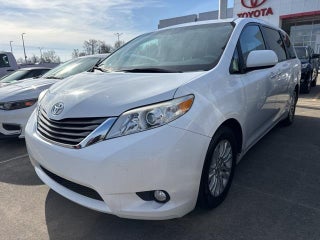 2013 Toyota Sienna with Super White Exterior