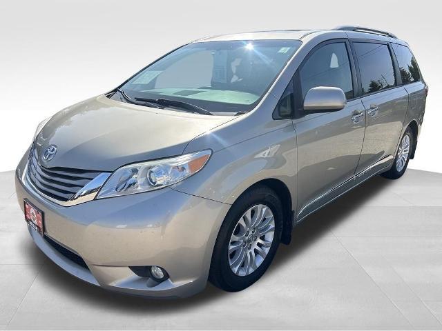 2016 Toyota Sienna - $22,995
