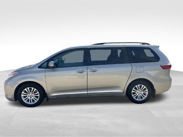 2016 Toyota Sienna - $22,995