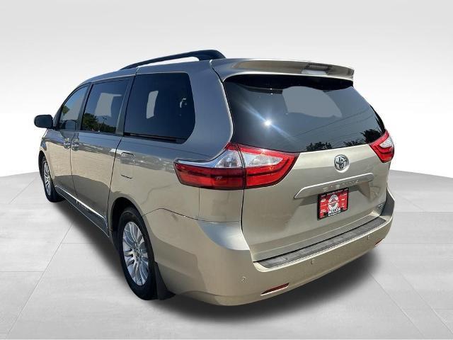2016 Toyota Sienna - $22,995