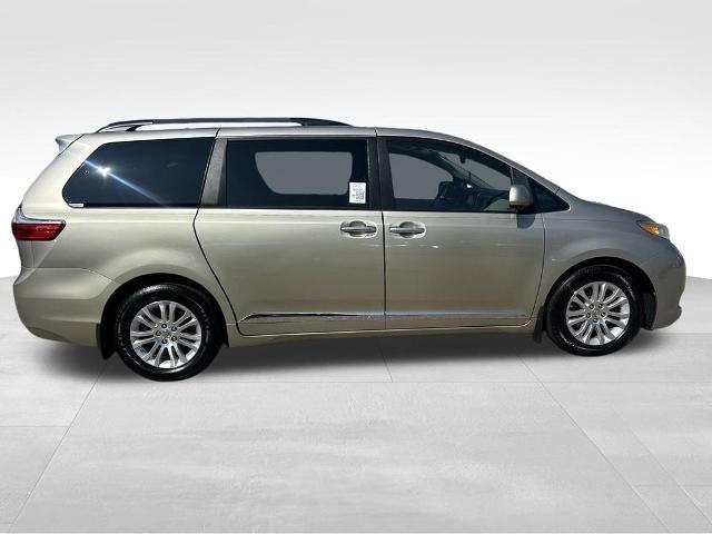 2016 Toyota Sienna - $22,995