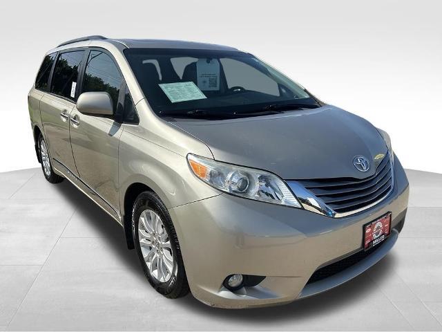 2016 Toyota Sienna - $22,995