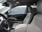 2016 Highlander Thumbnail 14