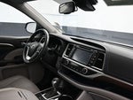 2016 Highlander Thumbnail 32