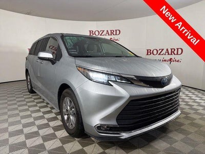 2022 Toyota Sienna XLE 8-Passenger 4DR Mini-Van