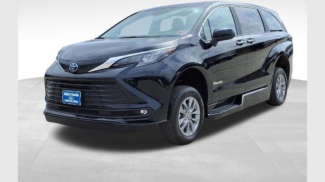 Preowned 2025 Toyota Sienna XLE 8-Passenger for Sale