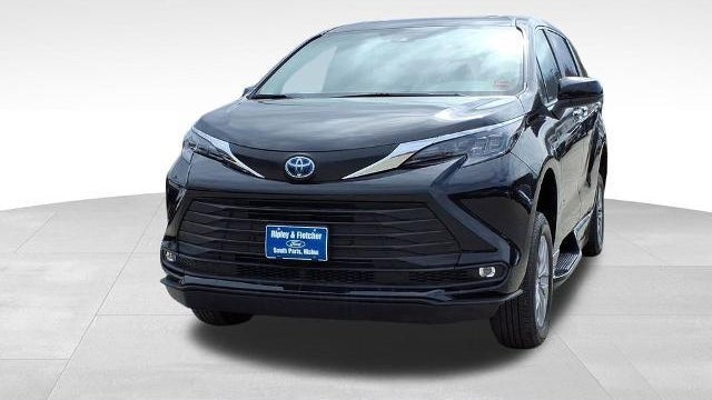 2025 Toyota Sienna XLE 8-Passenger