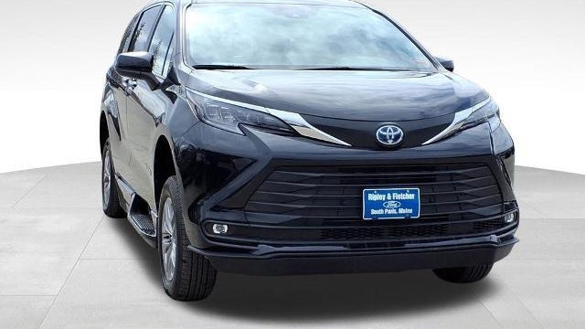 2025 Toyota Sienna XLE 8-Passenger