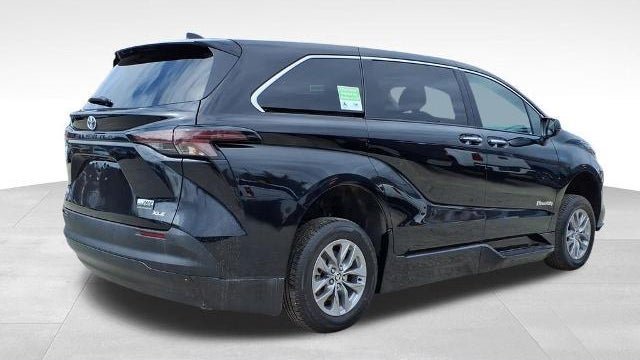 2025 Toyota Sienna XLE 8-Passenger