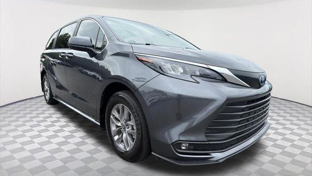 2025 Toyota Sienna XLE 8-Passenger