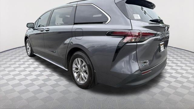 2025 Toyota Sienna XLE 8-Passenger