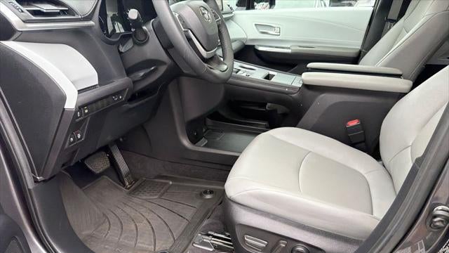 2025 Toyota Sienna XLE 8-Passenger