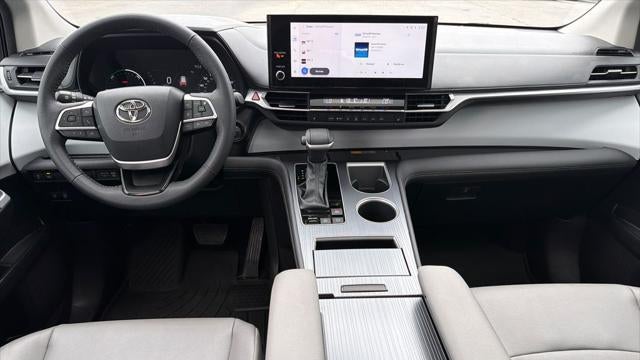 2025 Toyota Sienna XLE 8-Passenger