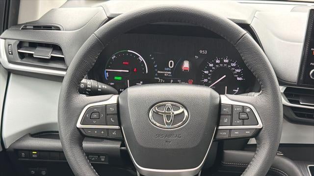 2025 Toyota Sienna XLE 8-Passenger