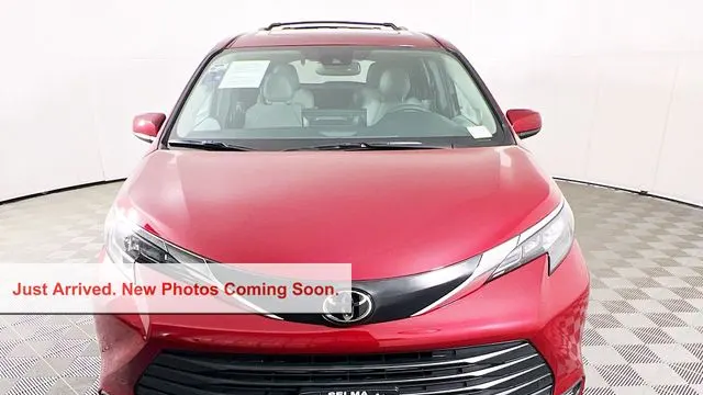 2026 Toyota Sienna XLE 8-Passenger
