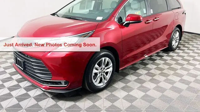 2026 Toyota Sienna XLE 8-Passenger