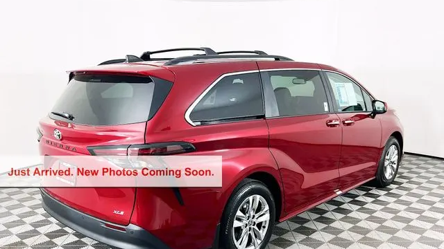 2026 Toyota Sienna XLE 8-Passenger