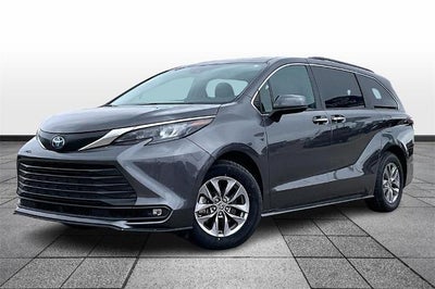 2025 Toyota Sienna XLE 8-Passenger 4DR Mini-Van