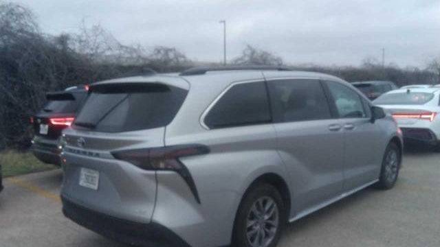 2025 Toyota Sienna XLE 8-Passenger