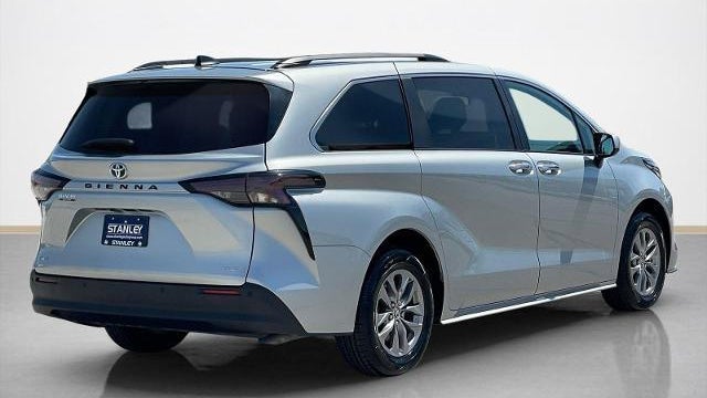 2025 Toyota Sienna XLE 8-Passenger